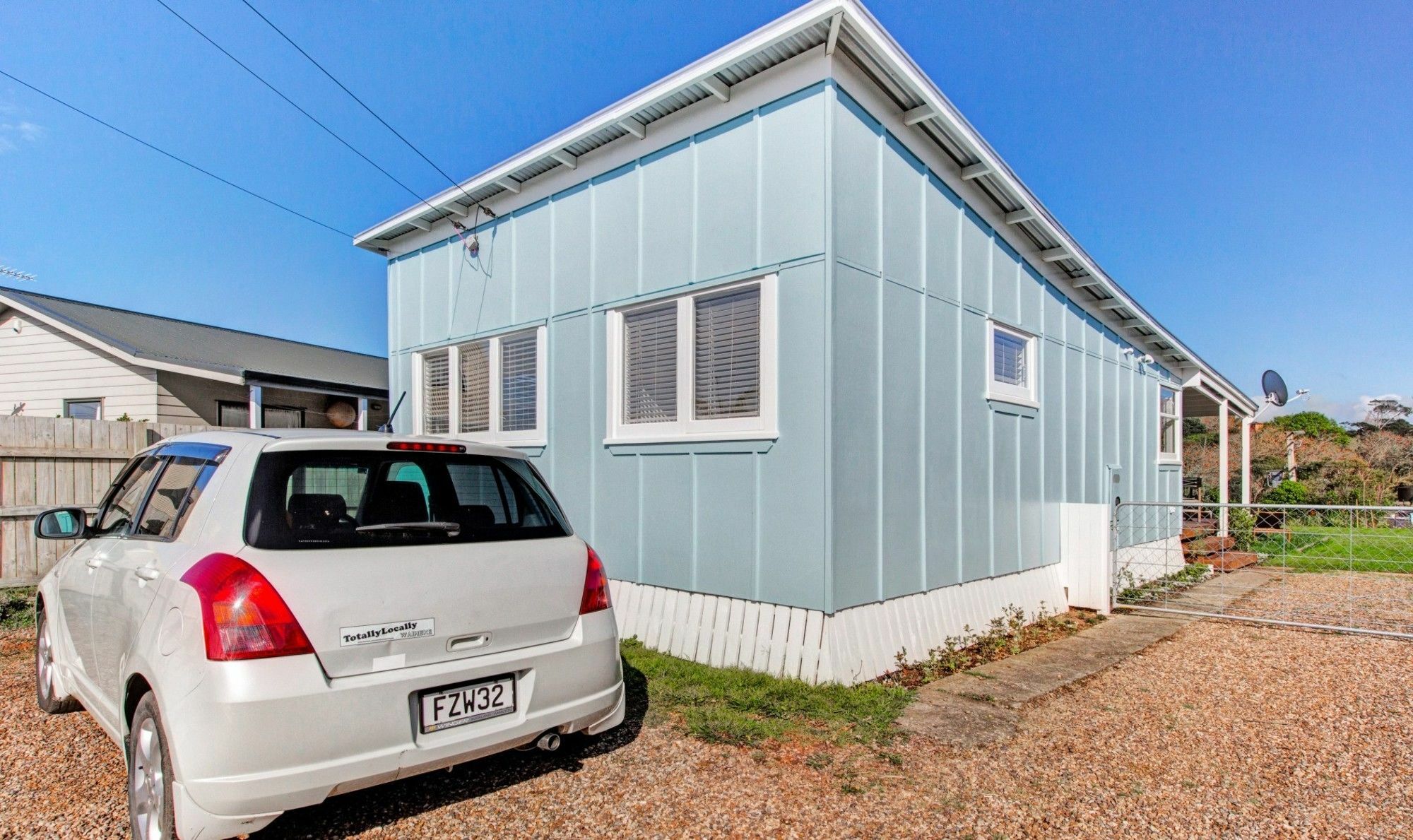 The Little Blue Bach In Oneroa Village By Waiheke Unlimited Extérieur photo